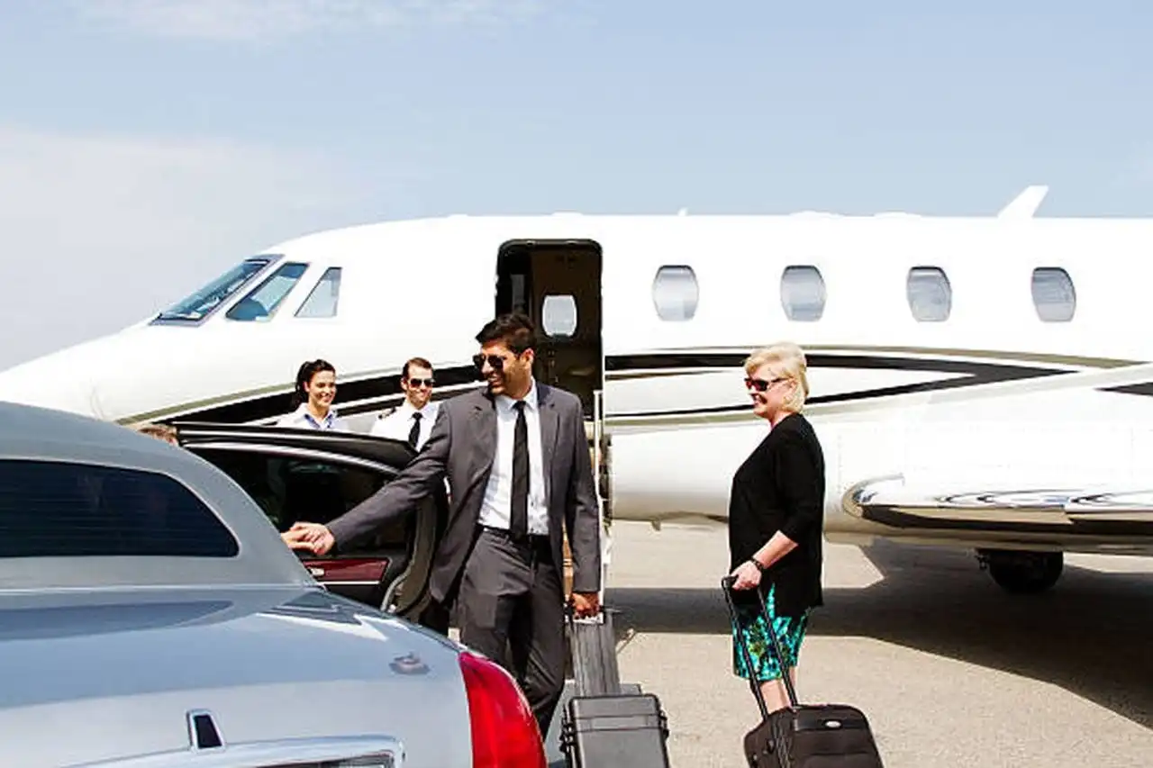 Executive airport limo service